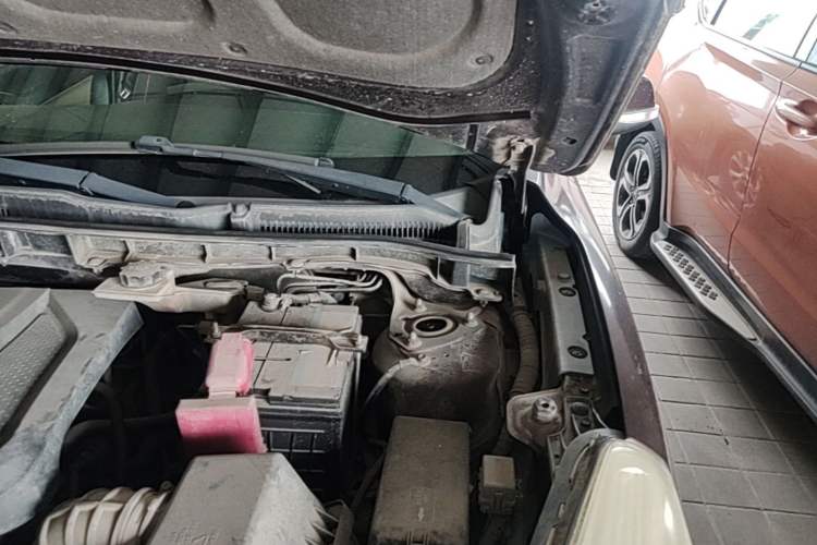 Used Haima Fumei 2014 M5 1.6L Manual Elite Model Engine Bay Left