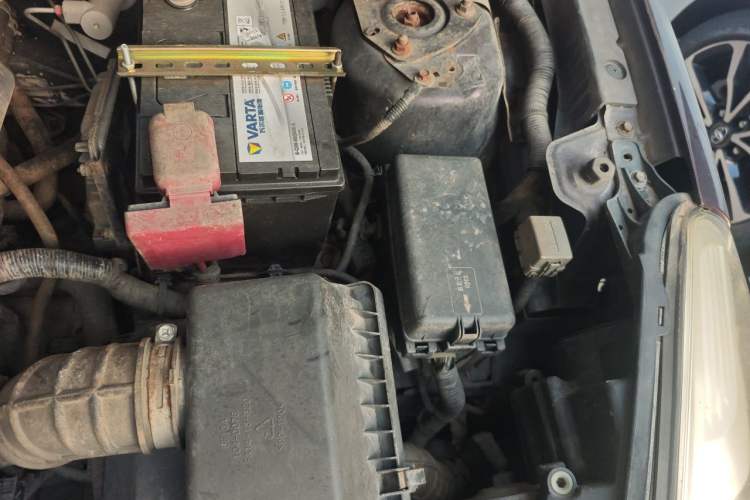 Used Haima Fumei 2014 M5 1.6L Automatic Elite Model Engine Bay Left