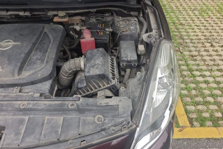Used Haima Fumei 2014 M5 1.6L Manual Comfort Model Engine Bay Left