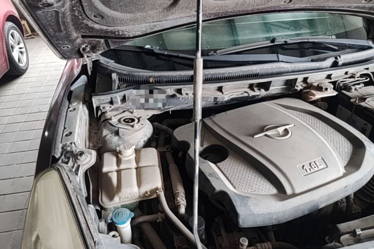 Used Haima Fumei 2014 M5 1.6L Manual Elite Model Engine Bay Right