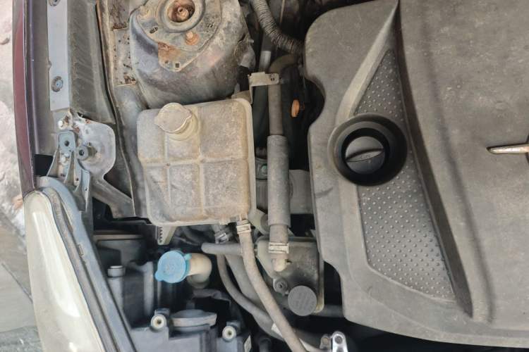 Used Haima Fumei 2014 M5 1.6L Automatic Elite Model Engine Bay Right