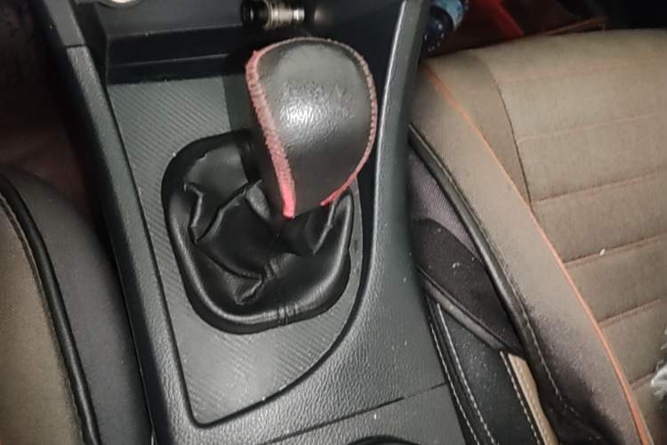 Used Haima Fumei 2014 M5 1.6L Manual Elite Model Gear Lever
