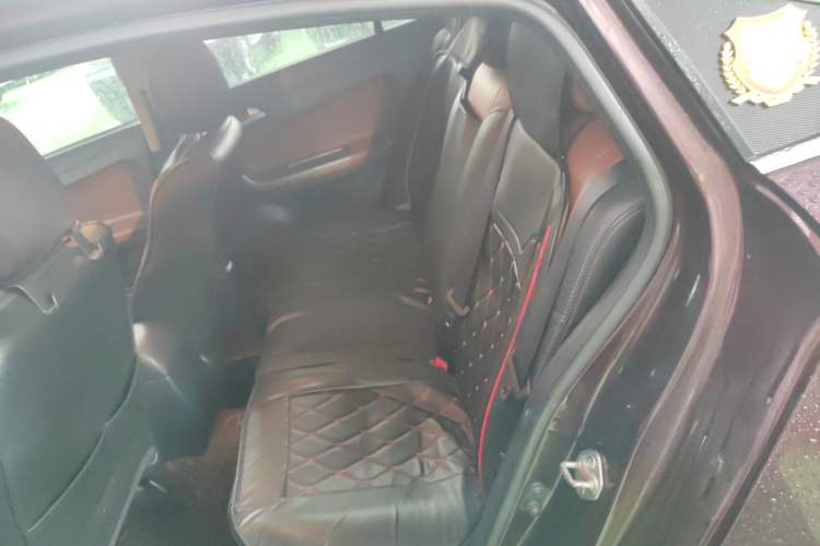 Used Haima Fumei 2014 M5 1.6L Manual Luxury Model Interior 1