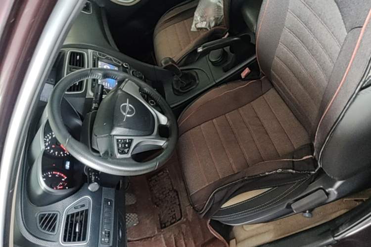 Used Haima Fumei 2014 M5 1.6L Manual Elite Model Left Front Seat