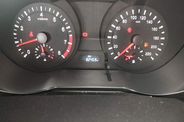 Used Haima Fumei 2014 M5 1.6L Manual Elite Model Odometer Close Up