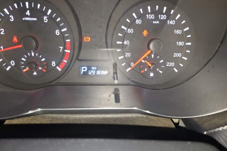 Used Haima Fumei 2014 M5 1.6L Automatic Comfort Model Odometer Close Up