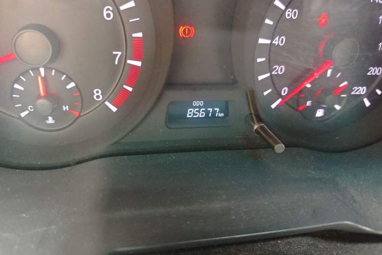 Used Haima Fumei 2014 M5 1.6L Manual Comfort Model Odometer Close Up