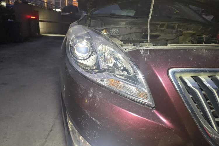 Used Haima Fumei 2014 M5 1.6L Automatic Comfort Model Right Front Headlight
