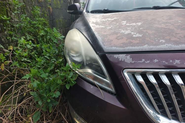 Used Haima Fumei 2014 M5 1.6L Automatic Elite Model Right Front Headlight