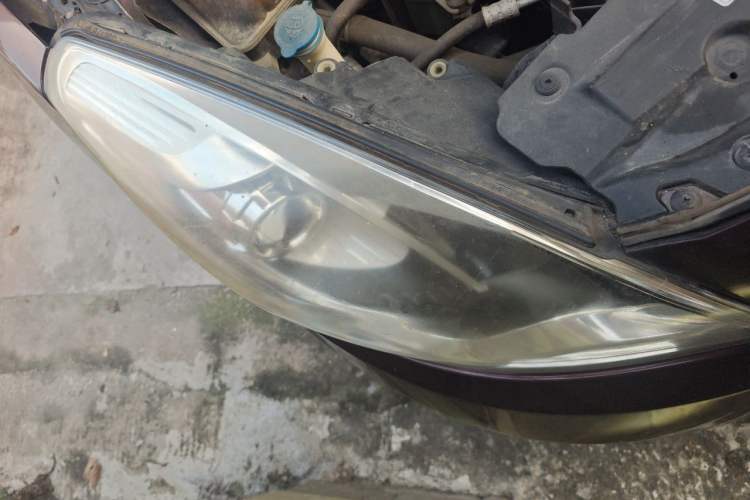 Used Haima Fumei 2014 M5 1.6L Automatic Elite Model Right Front Headlight