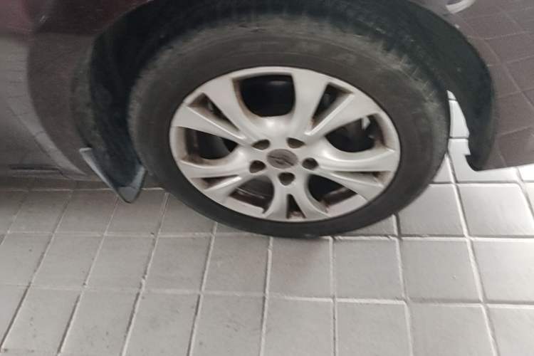 Used Haima Fumei 2014 M5 1.6L Manual Elite Model Right Front Wheel Hub