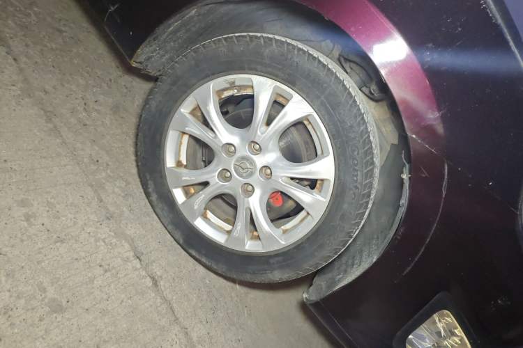 Used Haima Fumei 2014 M5 1.6L Automatic Comfort Model Right Front Wheel Hub