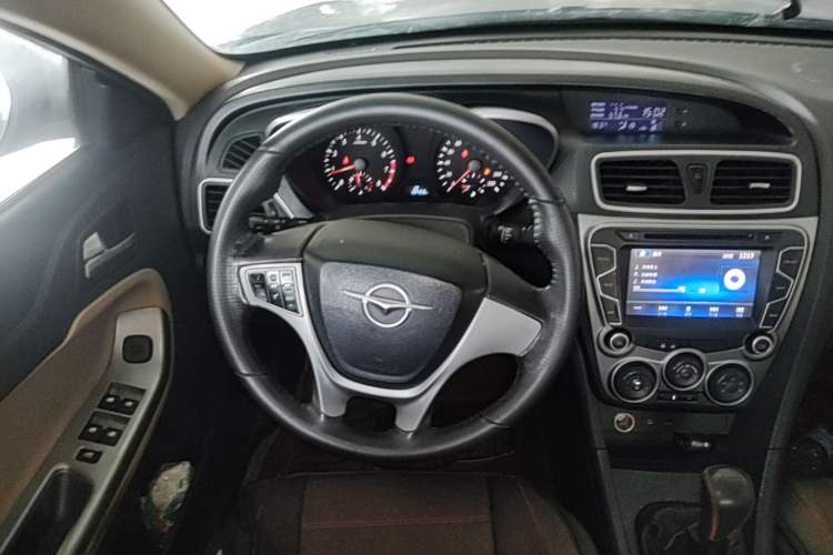 Used Haima Fumei 2014 M5 1.6L Manual Elite Model Steering Wheel