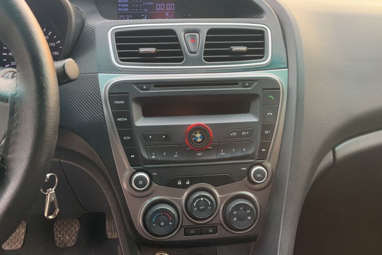 Used Haima Fumei 2014 M5 1.6L Manual Elite Model Audio And AC Panel