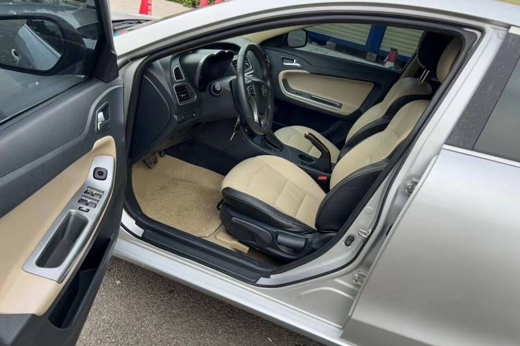 Used Haima Fumei 2014 M5 1.6L Automatic Comfort Model Interior 2
