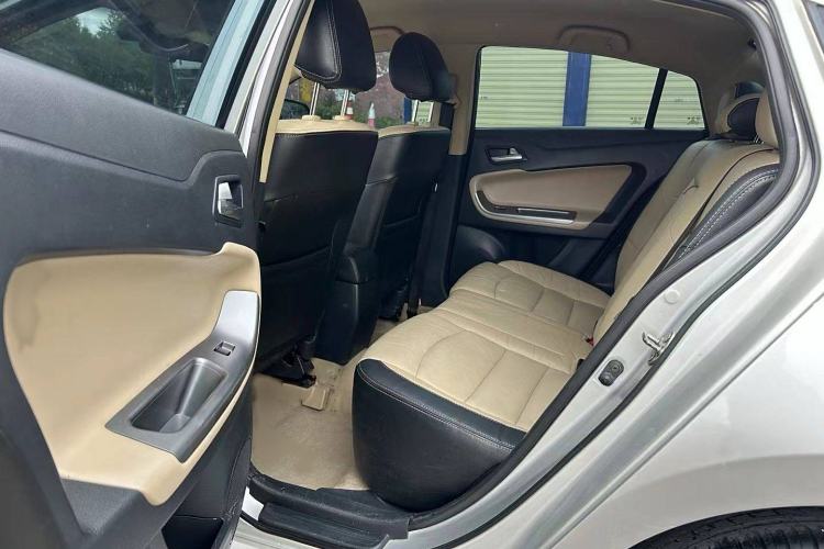 Used Haima Fumei 2014 M5 1.6L Automatic Comfort Model Interior 3