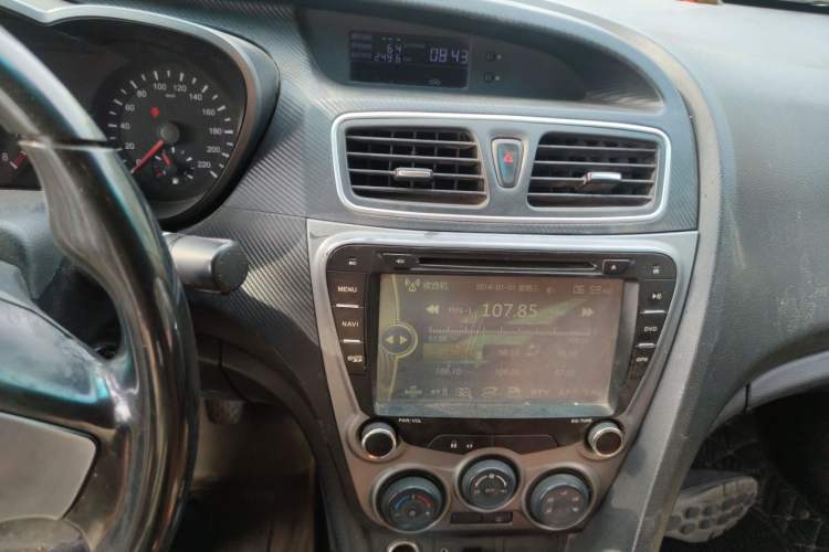 Used Haima Fumei 2014 M5 1.6L Manual Elite Model Audio And AC Panel