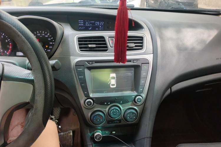 Used Haima Fumei 2014 M5 1.6L Manual Fashion Edition Audio And AC Panel