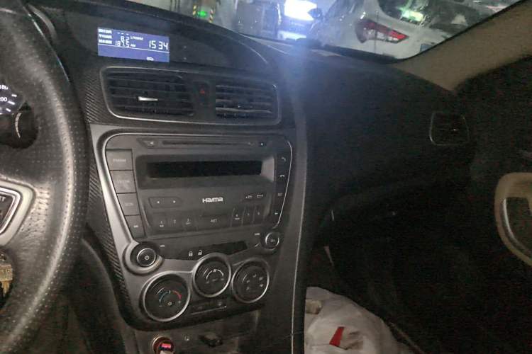 Used Haima Fumei 2014 M5 1.6L Automatic Elite Model Audio And AC Panel