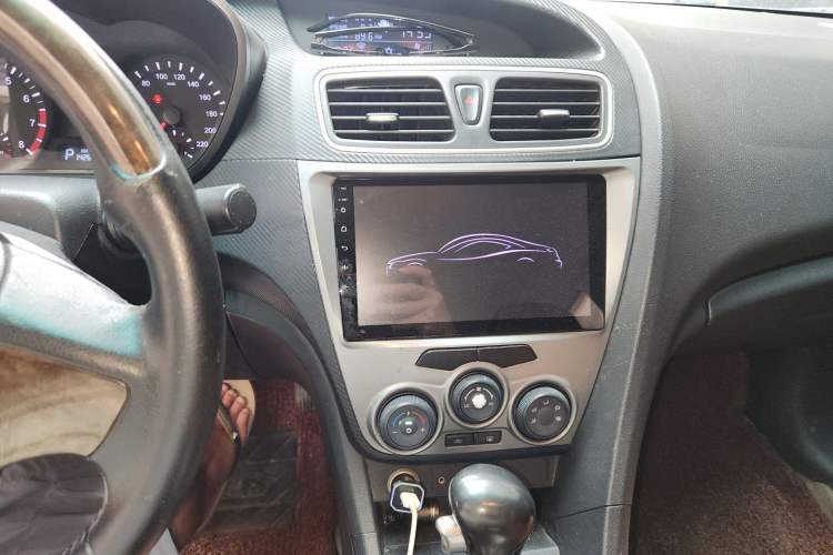 Used Haima Fumei 2014 M5 1.6L Automatic Elite Model Audio And AC Panel