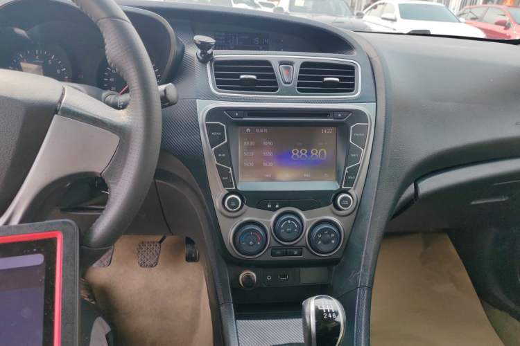 Used Haima Fumei 2014 M5 1.6L Manual Elite Model Audio And AC Panel