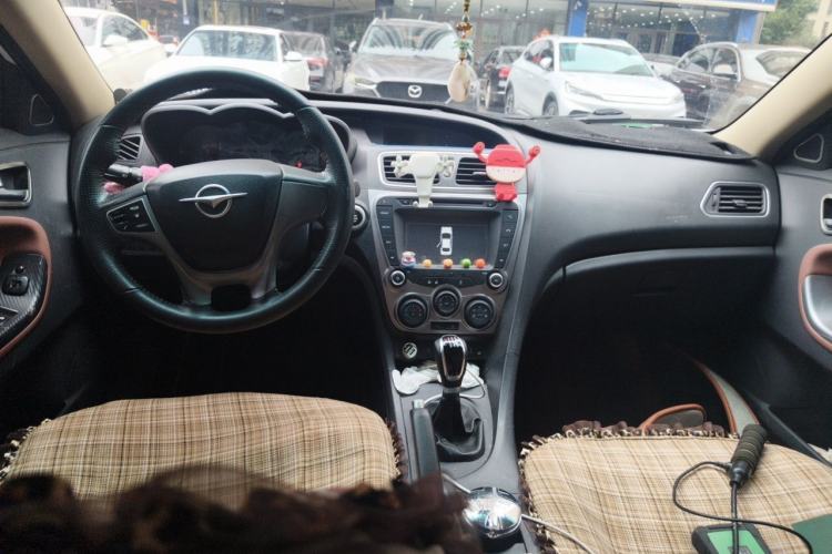 Used Haima Fumei 2014 M5 1.6L Manual Luxury Model Center Console