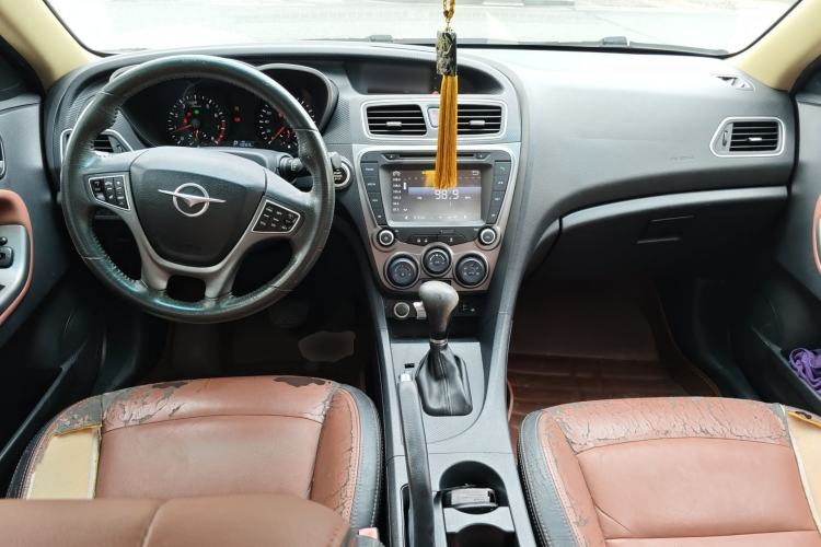 Used Haima Fumei 2014 M5 1.6L Automatic Luxury Model Center Console