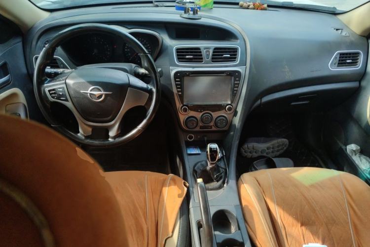 Used Haima Fumei 2014 M5 1.6L Manual Elite Model Center Console
