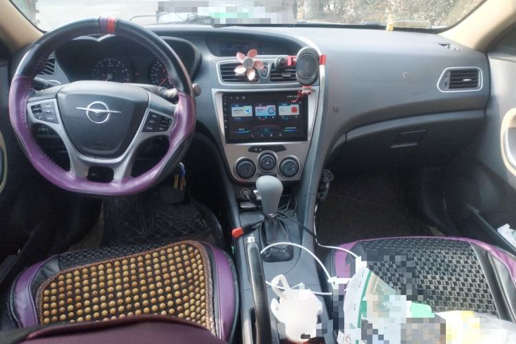 Used Haima Fumei 2014 M5 1.6L Automatic Elite Model Center Console