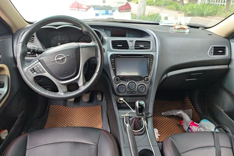 Used Haima Fumei 2014 M5 1.6L Manual Standard Model Center Console
