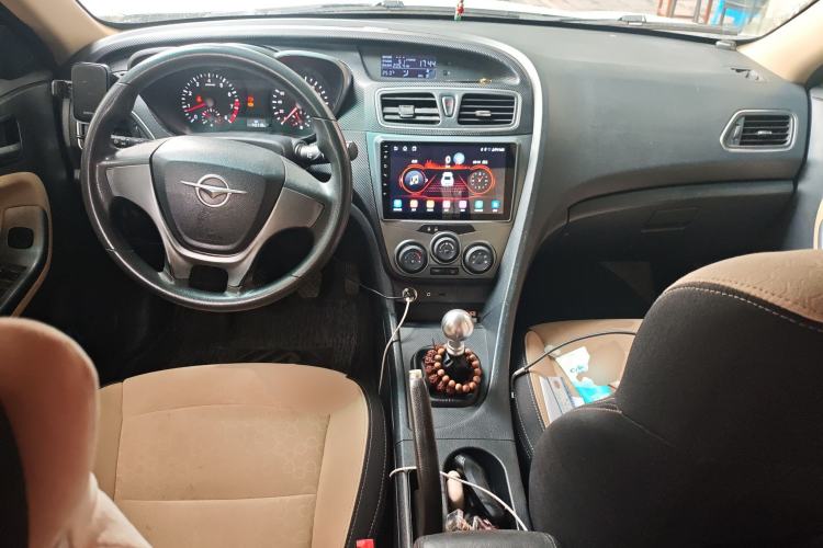 Used Haima Fumei 2014 M5 1.6L Manual Standard Model Center Console