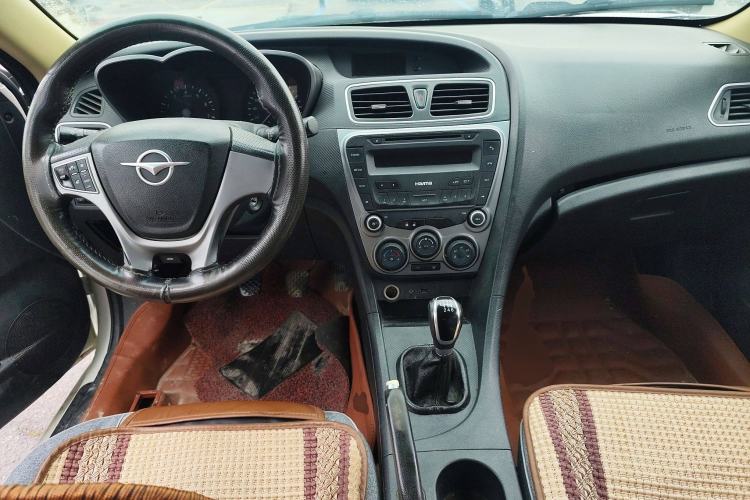 Used Haima Fumei 2014 M5 1.6L Manual Elite Model Center Console
