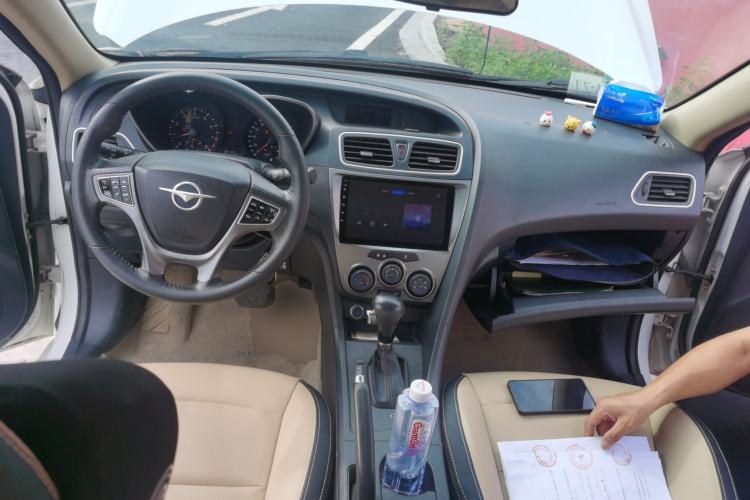 Used Haima Fumei 2014 M5 1.6L Automatic Comfort Model Center Console