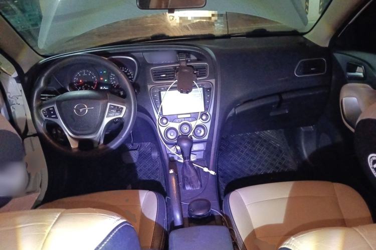 Used Haima Fumei 2014 M5 1.6L Automatic Comfort Model Center Console