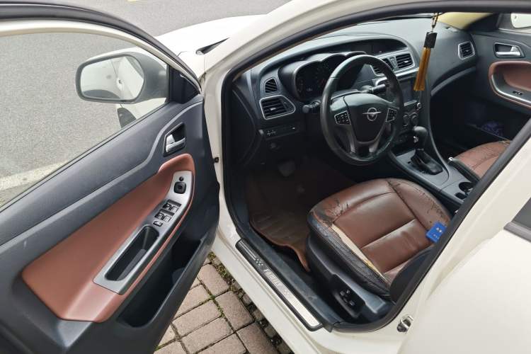 Used Haima Fumei 2014 M5 1.6L Automatic Luxury Model Driver Seat
