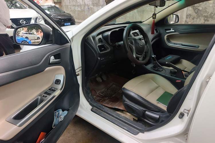 Used Haima Fumei 2014 M5 1.6L Manual Fashion Edition Driver Seat