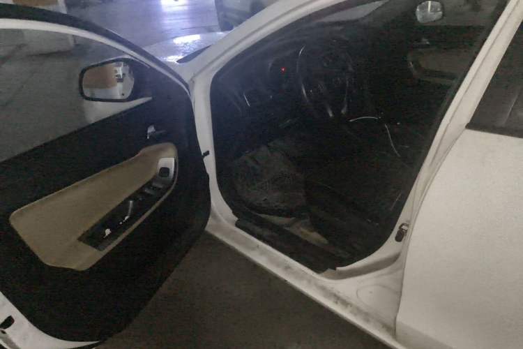 Used Haima Fumei 2014 M5 1.6L Automatic Elite Model Driver Seat