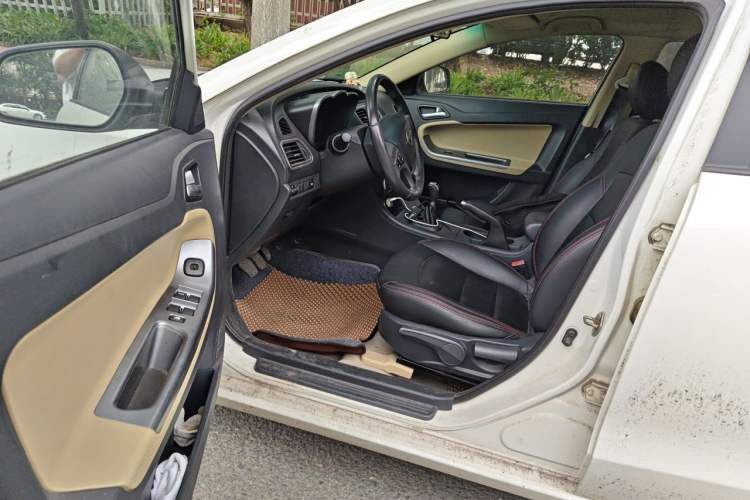 Used Haima Fumei 2014 M5 1.6L Manual Standard Model Driver Seat