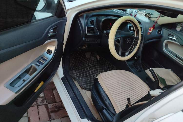 Used Haima Fumei 2014 M5 1.6L Automatic Elite Model Driver Seat