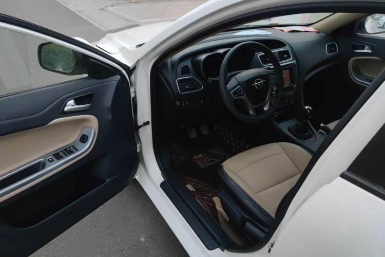 Used Haima Fumei 2014 M5 1.6L Manual Fashion Edition Driver Seat