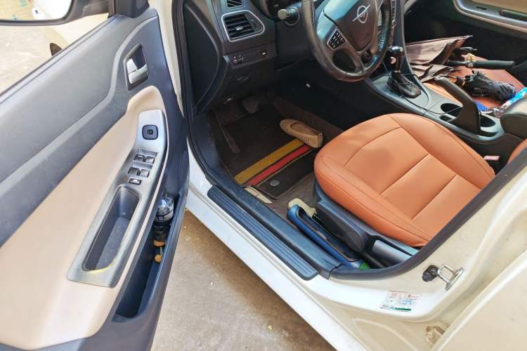 Used Haima Fumei 2014 M5 1.6L Automatic Elite Model Driver Seat