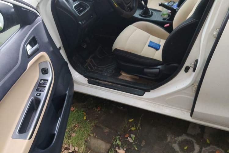 Used Haima Fumei 2014 M5 1.6L Manual Standard Model Driver Seat
