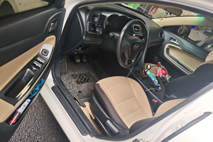 Used Haima Fumei 2014 M5 1.6L Manual Standard Model Driver Seat