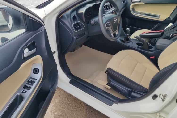 Used Haima Fumei 2014 M5 1.6L Manual Elite Model Driver Seat