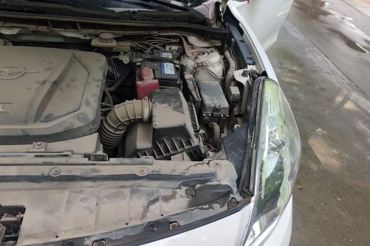 Used Haima Fumei 2014 M5 1.6L Manual Fashion Edition Engine Bay Left