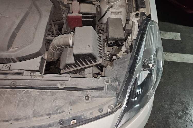 Used Haima Fumei 2014 M5 1.6L Automatic Comfort Model Engine Bay Left