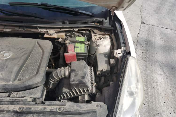 Used Haima Fumei 2014 M5 1.6L Automatic Comfort Model Engine Bay Left