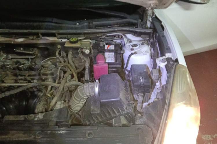 Used Haima Fumei 2014 M5 1.6L Automatic Comfort Model Engine Bay Left