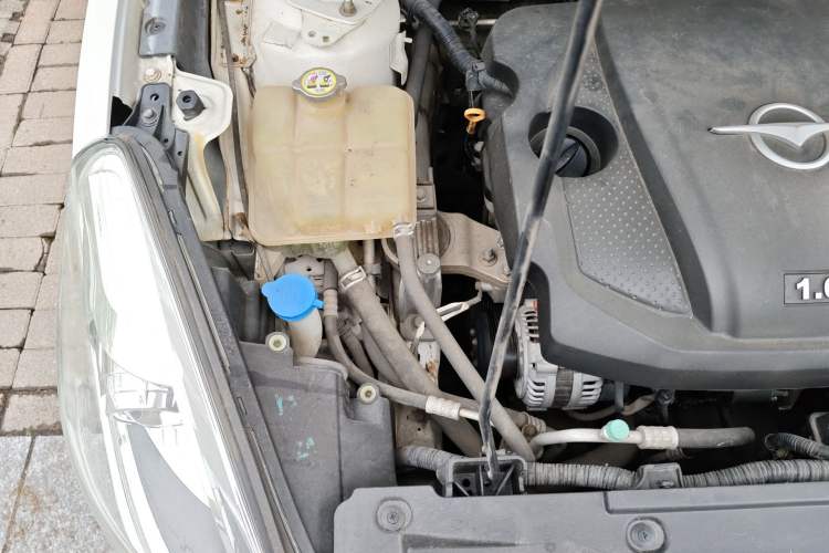 Used Haima Fumei 2014 M5 1.6L Automatic Luxury Model Engine Bay Right