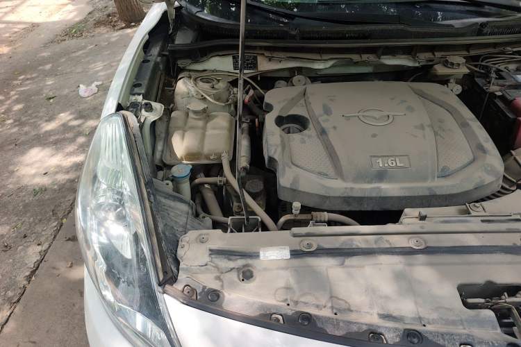 Used Haima Fumei 2014 M5 1.6L Manual Fashion Edition Engine Bay Right